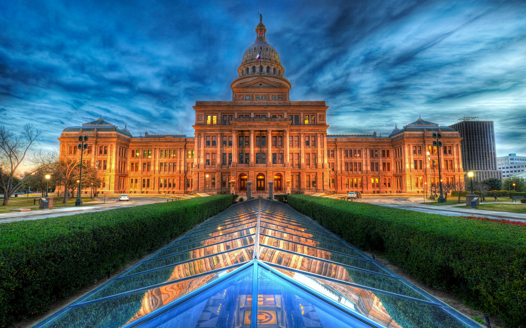 The-State-Capitol-of-Texas-at-Dusk-United-States-1024×640